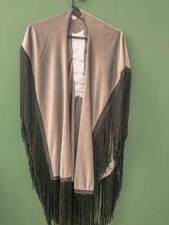 Poncho Cinza chumbo / Bordado nas costas