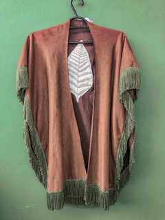 Poncho Marrom / Bordado nas costas