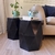Mesa de arrime de chapa con diseño triangular para living moderno