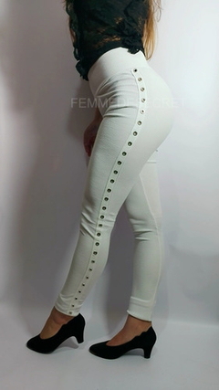 Calza Blanca/crema Con Arandelas Laterales Tiro Alto S/m - FEMMEDESECRET BY LIBRA