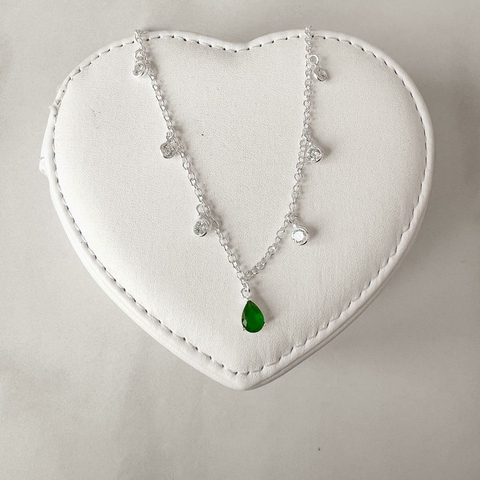 Colar pingentes zircônias redonda cristal e gota esmeralda 40cm + alongadora S33