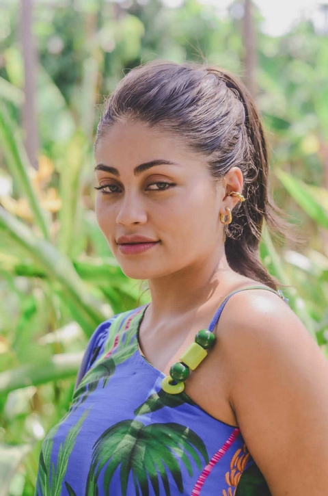 Vestido Curto Bananeira - detalhe mangas diferentes