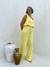 Calça pantalona bolsos laterais e zíper invisível na lateral