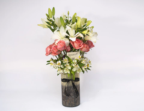 Jarron grande con lilys,rosas y astromelias