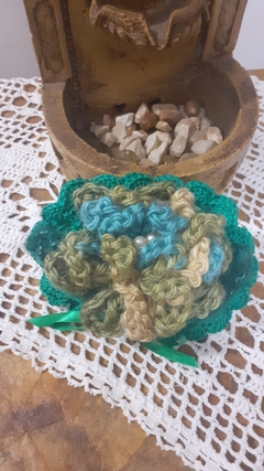 Sachê cinza e azul na internet