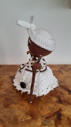 Imagem do Preta Velha, são conhecidos por sua especialidade em prestar auxílio em questões de saúde, seja física ou emocional.- Amigurumi