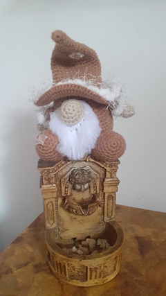Gnomo Jan ( significado do nome : Abençoado(a), divino(a), deus(a) - Amigurumi - Atelie Feito com Ternura