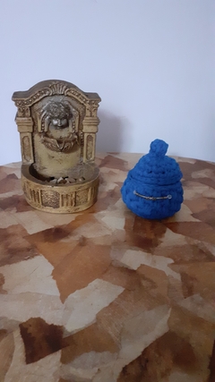 Potinho azulão com tampa .