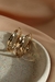 Brinco argola oval martelada com fecho folheado a ouro 18k - comprar online
