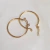 Brinco de argola folheado a ouro