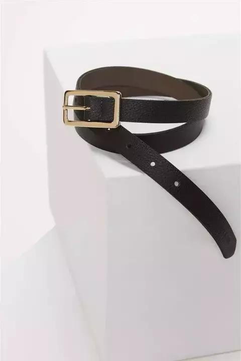 Cinto Fino Básico com Fivela de Metal