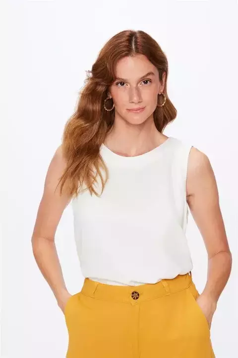 Blusa Estilo Regata com Gola Redonda