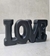 Escultura em cerâmica - LOVE