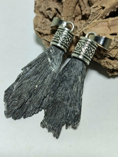 DIJE CIANITA NEGRA, ESCOBA DE BRUJA.