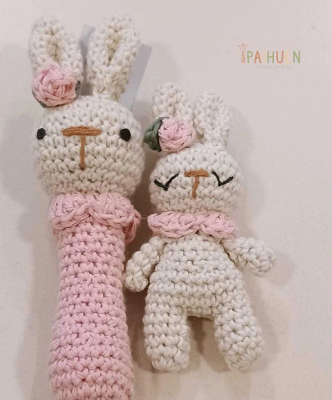 Set sonajero palito+mini amigurumi