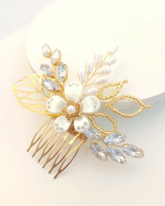 Acessório exclusivo de cabelo, Acessório de cabelo para madrinhas, Acessório artesanal dourado, Acessório de cabelo com detalhes delicados
Acessório de cabelo para festas. Pente Amara - Mabelly Angels Celebre.