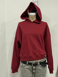 BUZO FRIZADO CROP CON CAPUCHA LISO en internet