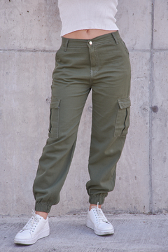 Jeans cargo con puño