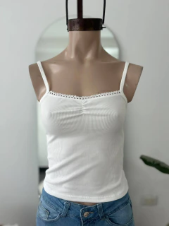 Musculosa de morley con puntilla y frunce - comprar online