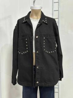 Camisaco de jean negro con tachas