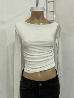 Top mangas largas de lycra con frunce al costado