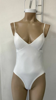 Body blanco con tazas