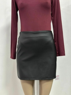 Pollera engomada negra