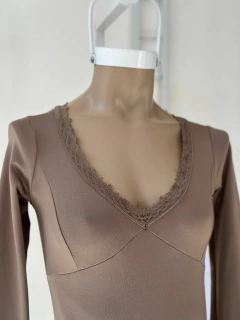 Body de lycra mangas largas con puntilla en internet
