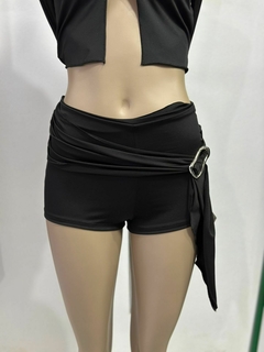 Short de lycra con cinturon incluido