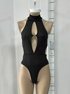 Body de lycra con recortes