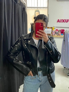 CAMPERA ECOCUERO CON TACHAS - comprar online