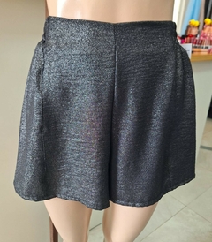 SHORT SEDITA CON BRILLO