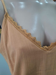 MUSCULOSA DE LINO CON BRODERÍ - comprar online