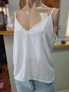MUSCULOSA DE LINO CON BRODERÍ - Fuxia Indumentaria