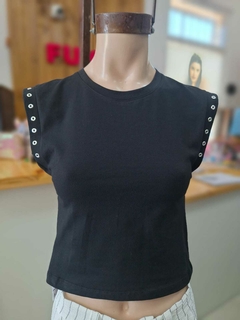 TOP CON TACHAS