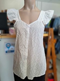 BLUSA DE BRODERÍ CON BOTONES - comprar online