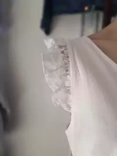 BLUSA DE LINO CON BOLADO DE BRODERÍ en internet
