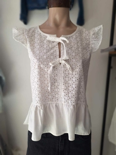 BLUSA FRENTE DE BRODERÍ ESPALDA DE LINO