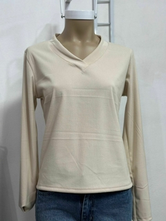 Camiseta mangas largas cuello en V - Fuxia Indumentaria