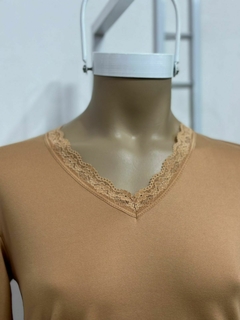 Camiseta mangas largas con cuello de encaje en internet