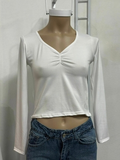 Remera mangas largas con pequeño frunce