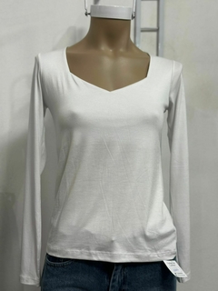Remera mangas largas con escote corazon - Fuxia Indumentaria