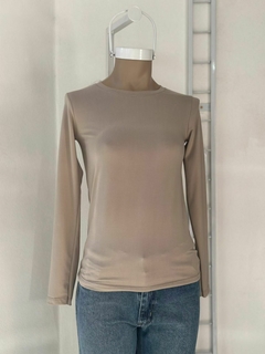 Remera mangas largas de lycra en internet