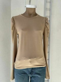 Remera de lycra con mangas princesa en internet