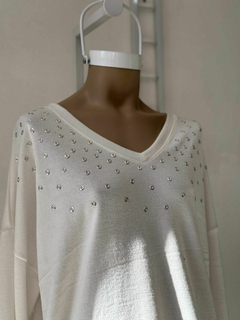 Remeron de lanilla cuello en V con tachas - comprar online