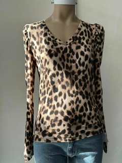 Remera de lanilla animal print cuello en V en internet