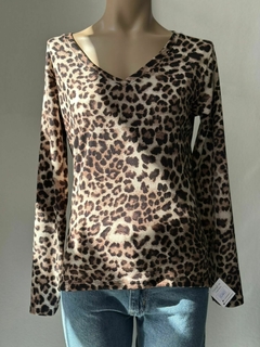 Remera de lanilla animal print cuello en V - comprar online