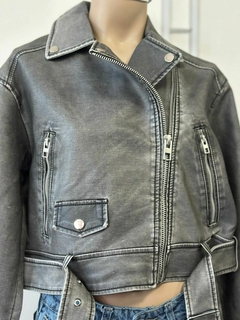 Campera de ecocuero gris - comprar online