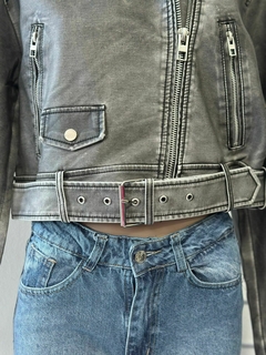 Campera de ecocuero gris en internet