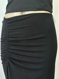 Pollera con brillos y frunce lateral - comprar online